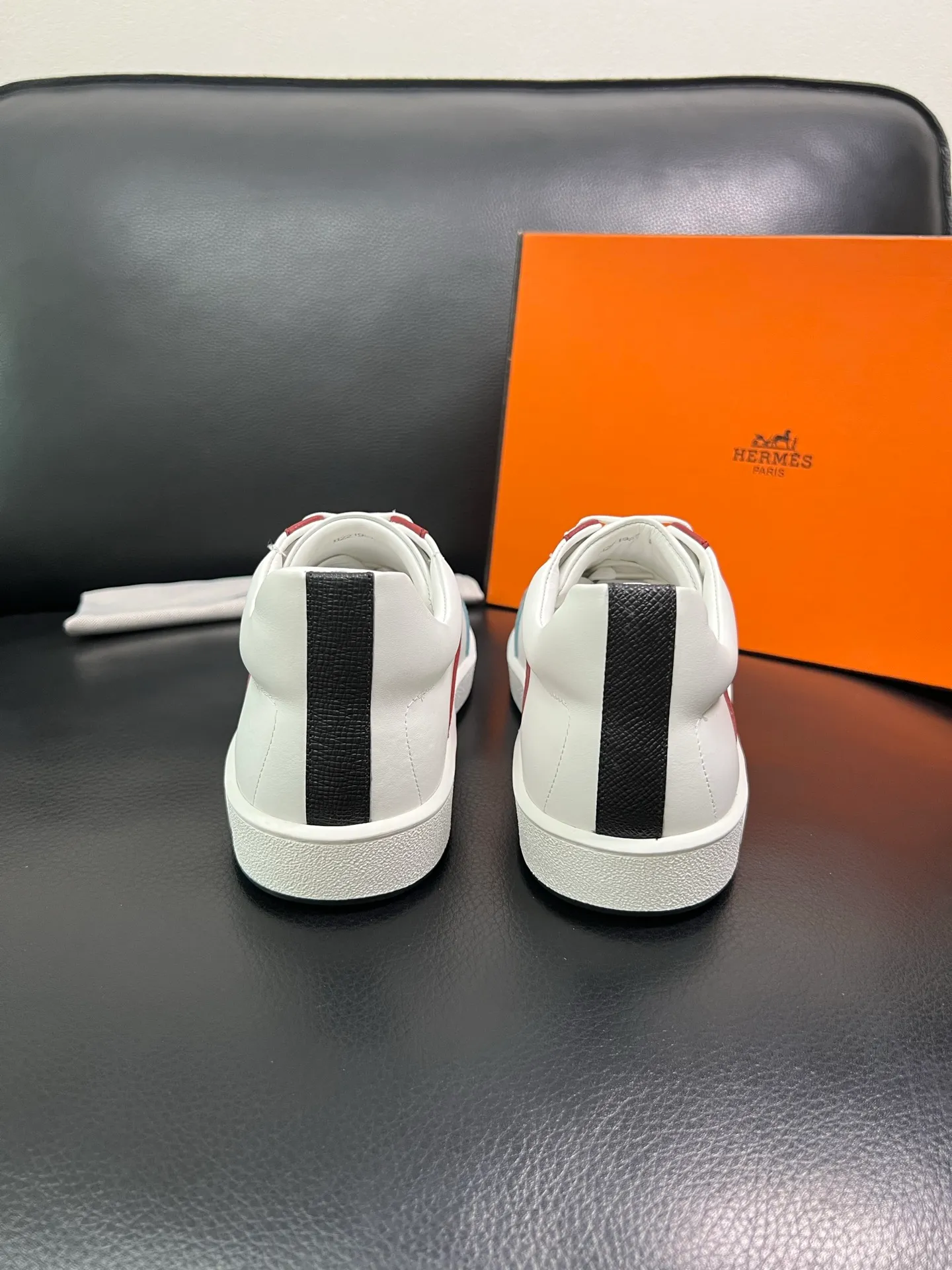 Men's shoes 💰700 Hermes Top Purchasing Agent Hermes counters are on sale at the same time with original factory configuration, original cowhide fabric imported from Italy, high-quality splicing technology, fully imported water-dyed cowhide lining, soles: original soles specially provided by the original factory are super comfortable, the original factory and single goods are of high quality, welcome to compare at the same time at the counter, code number 38-44 (customized 45 46) 85851